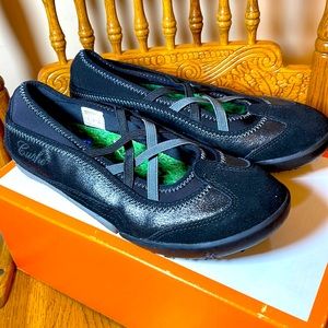 New in Box!! Cushe Size 8